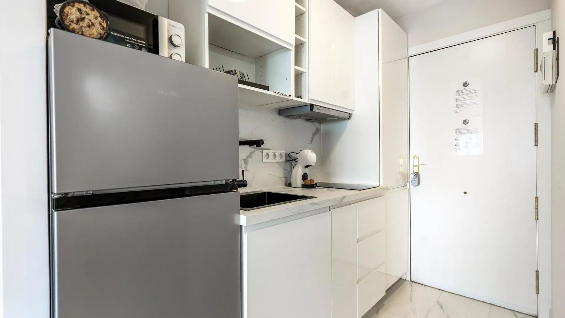 Modern Studio Apartment With Sea Views 5 Min From The Beach Sitio de Calahonda