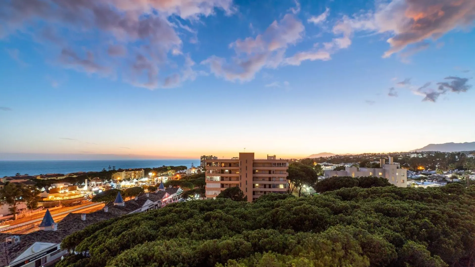 Modern Studio Apartment With Sea Views 5 Min From The Beach Sitio de Calahonda Spain