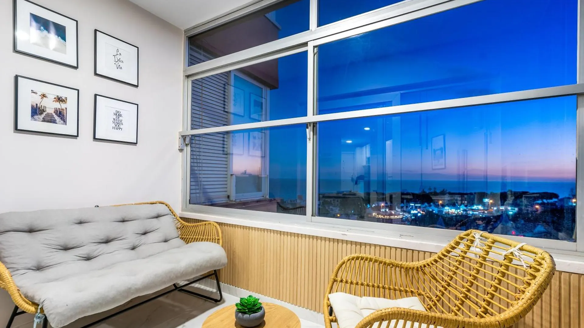 Modern Studio Apartment With Sea Views 5 Min From The Beach Sitio de Calahonda