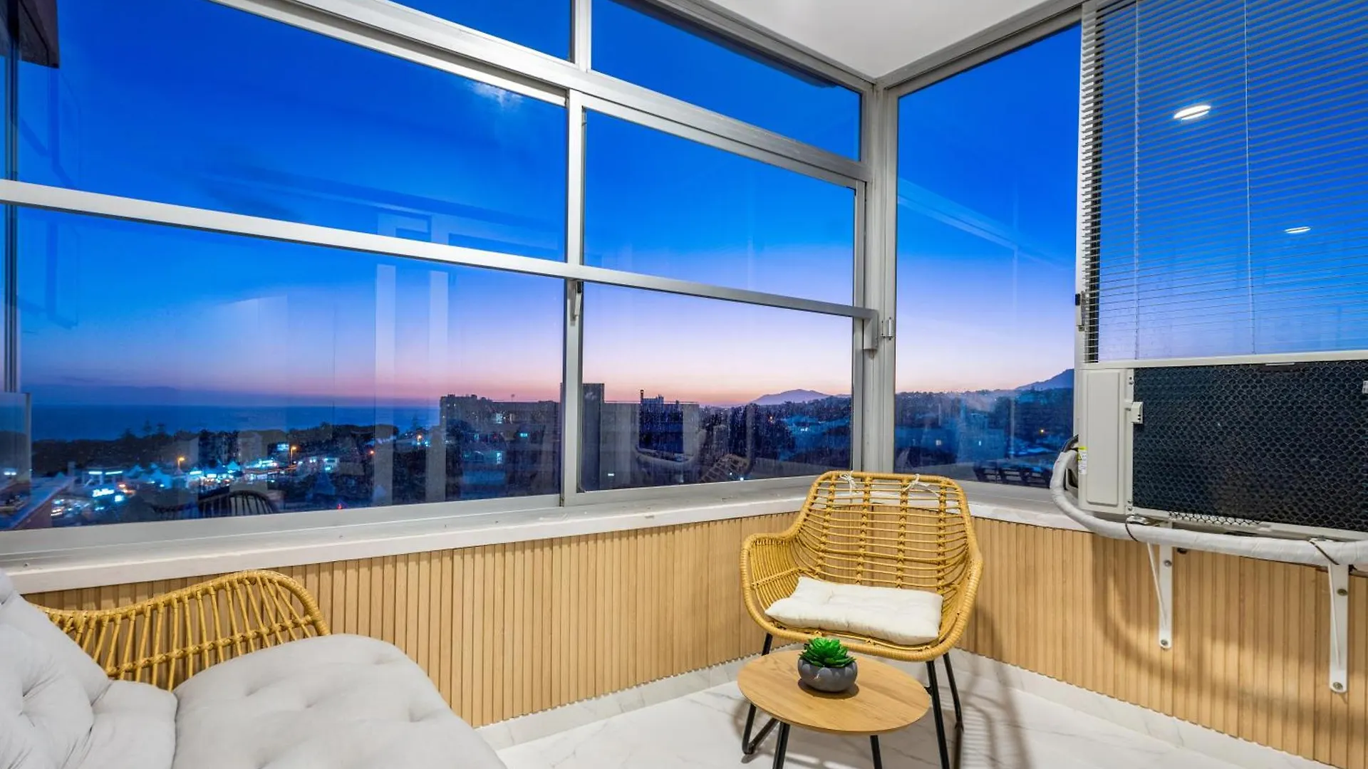 Modern Studio Apartment With Sea Views 5 Min From The Beach Sitio de Calahonda